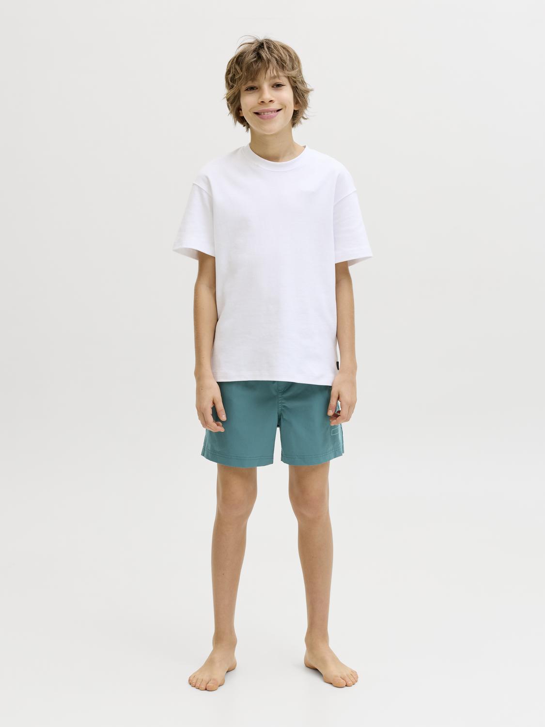model_shot-front_full